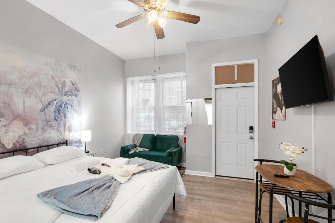 Photo of Bedroom in Graduate Hospital