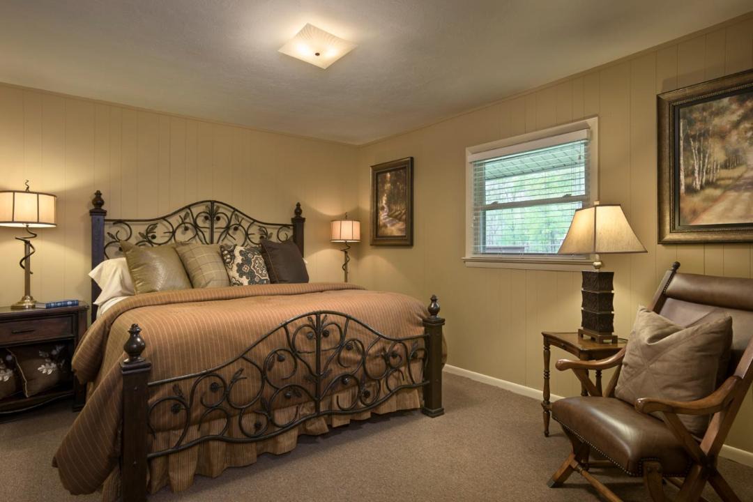 Photo of Bedroom in Crossville