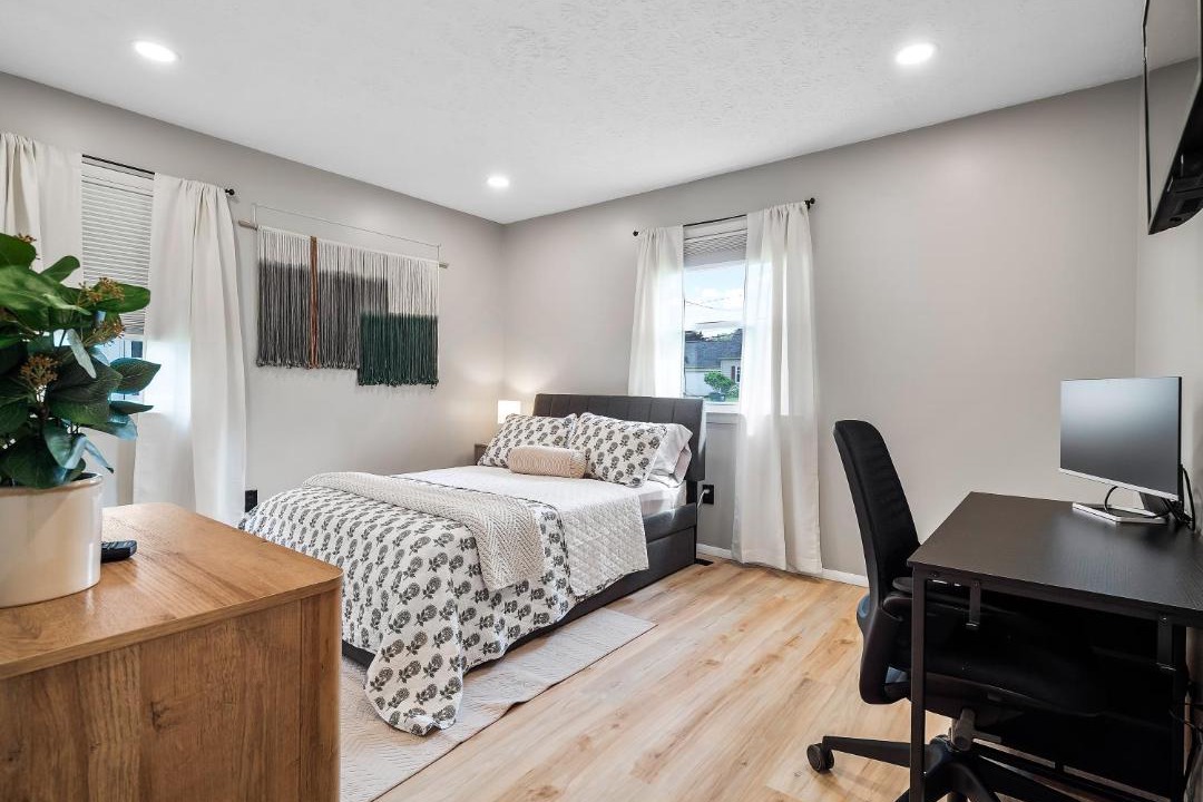 Photo of Bedroom in Cuyahoga Falls