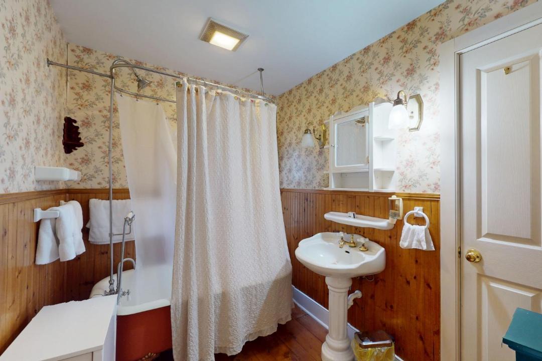 Photo of Bathroom in Historic District