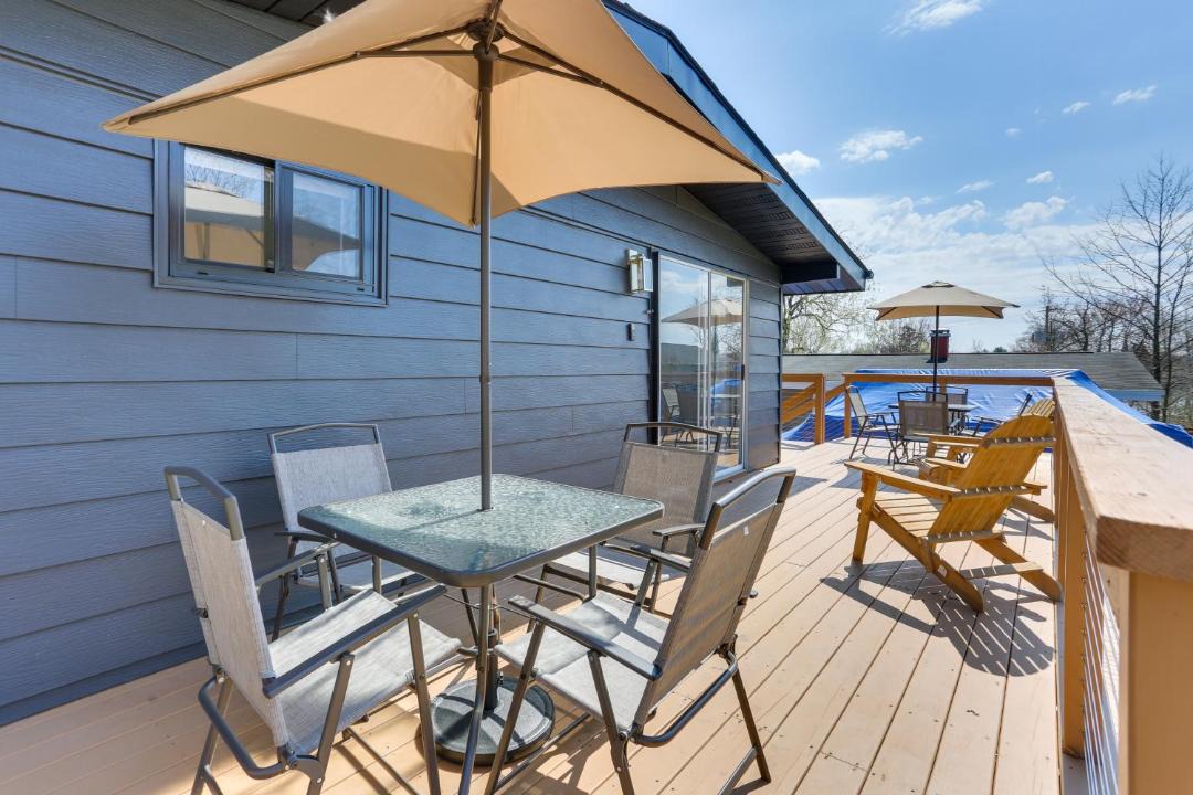 Photo of Patio Balcony in Kauneonga Lake