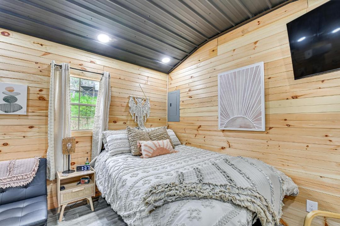 Photo of Bedroom in Catlettsburg