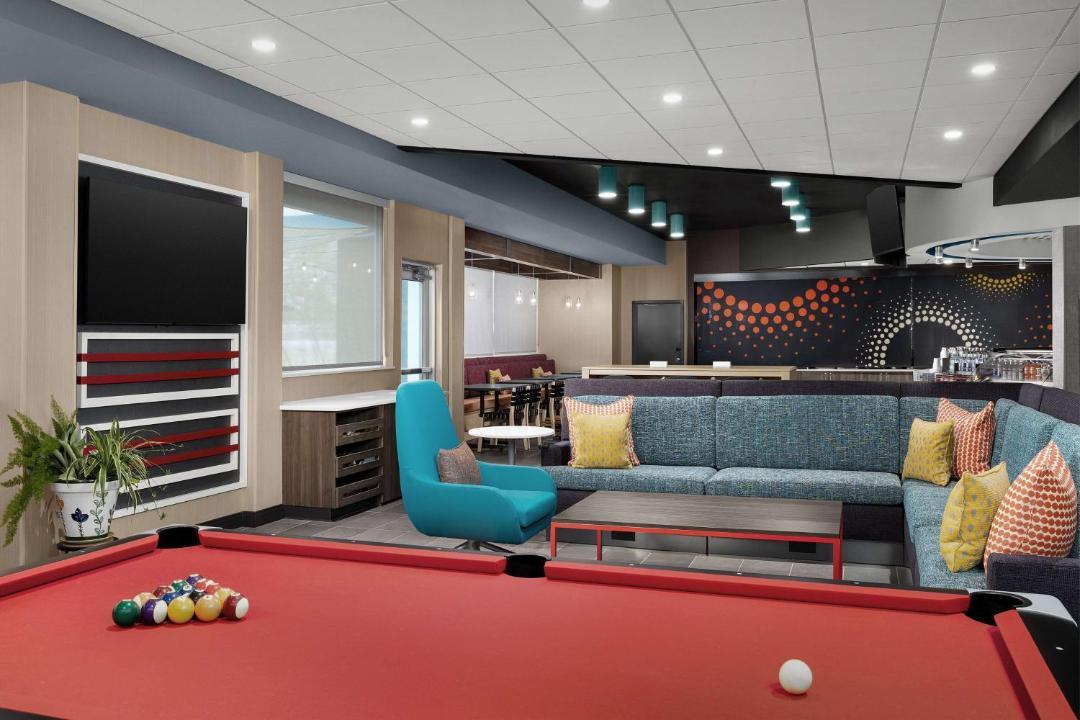 Photo of Livingroom in Summit Station