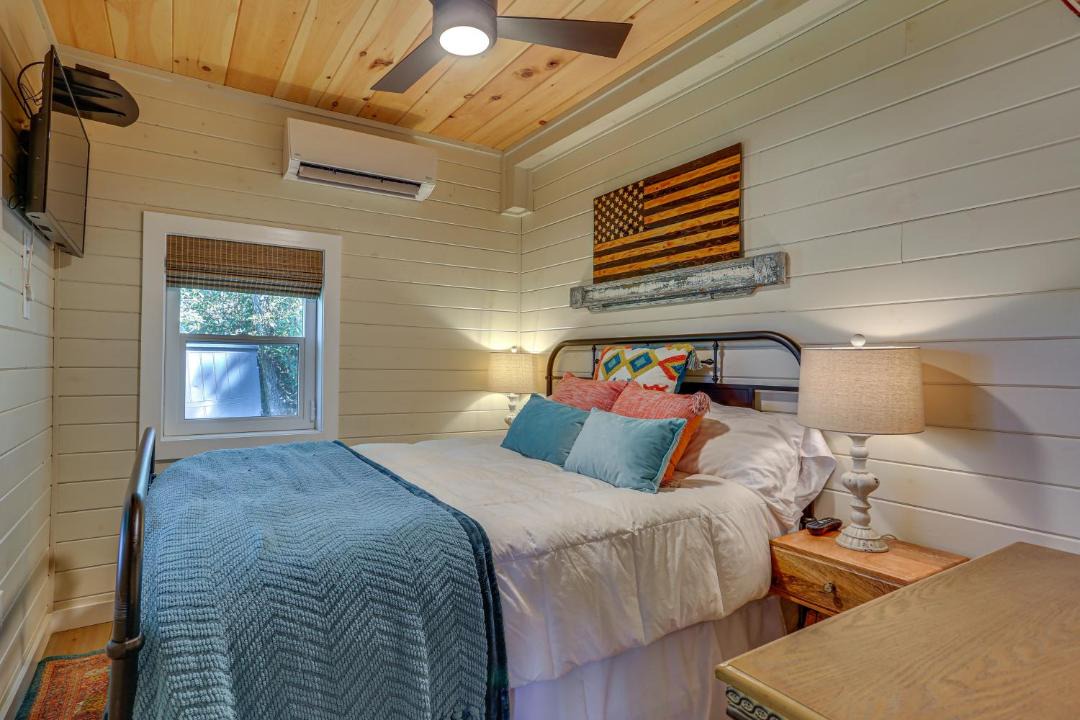 Photo of Bedroom in Greentown
