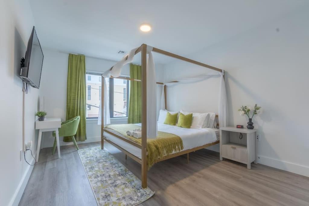Photo of Bedroom in Orange