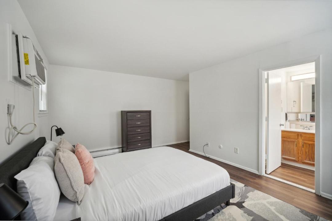 Photo of Bedroom in Newark