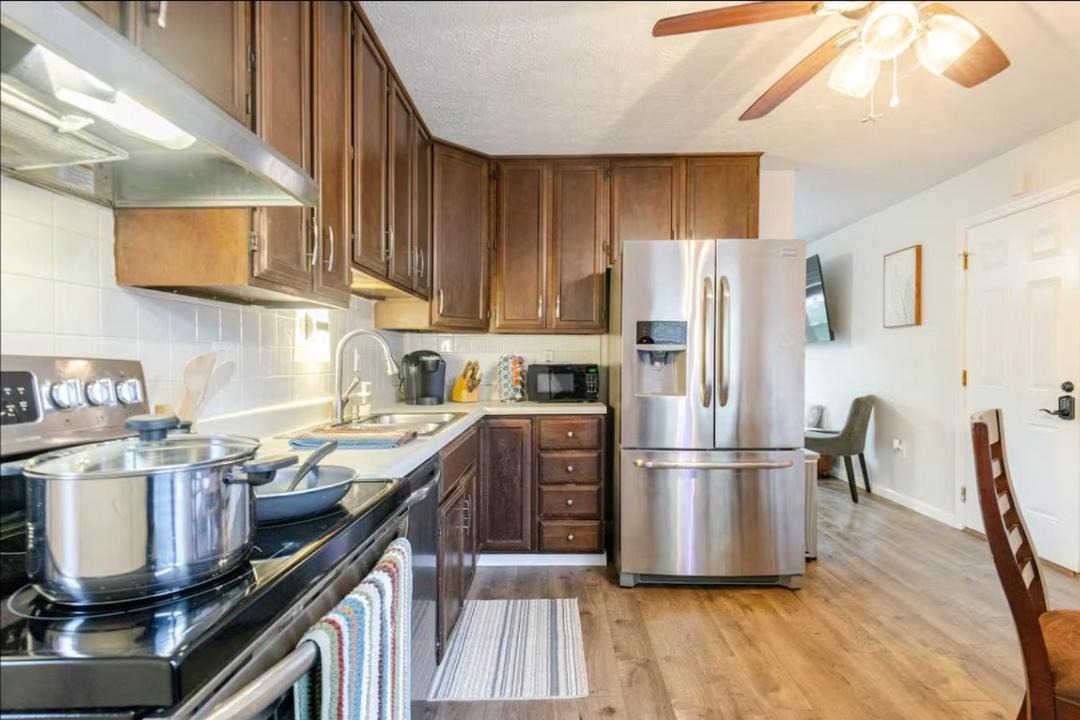 Photo of Kitchen in Summit Station