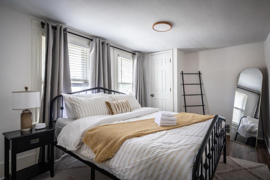 Photo of Bedroom in Little Italy
