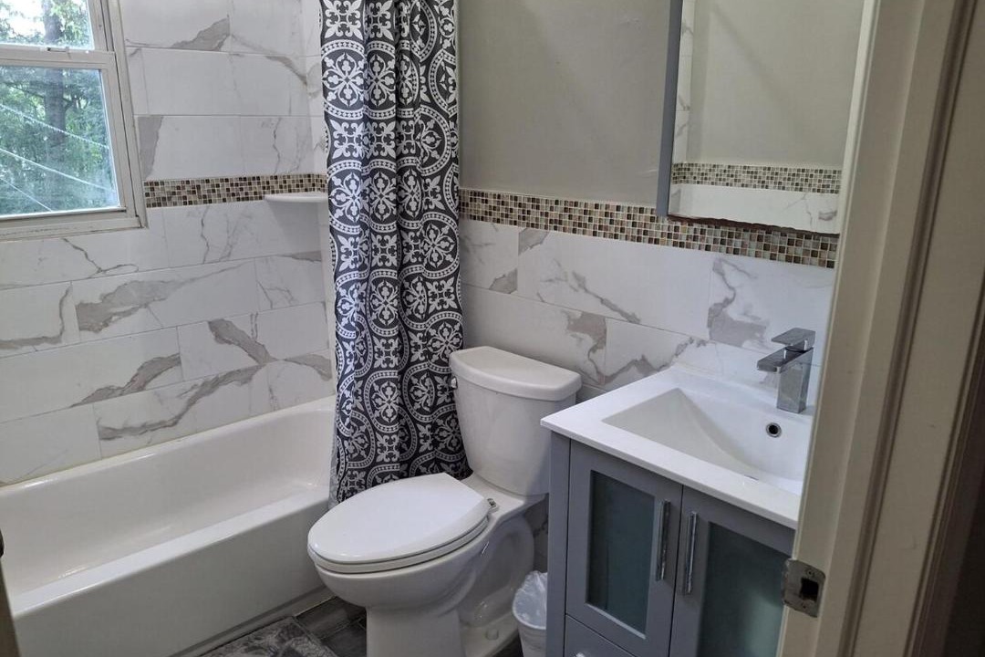 Photo of Bathroom in Teaneck