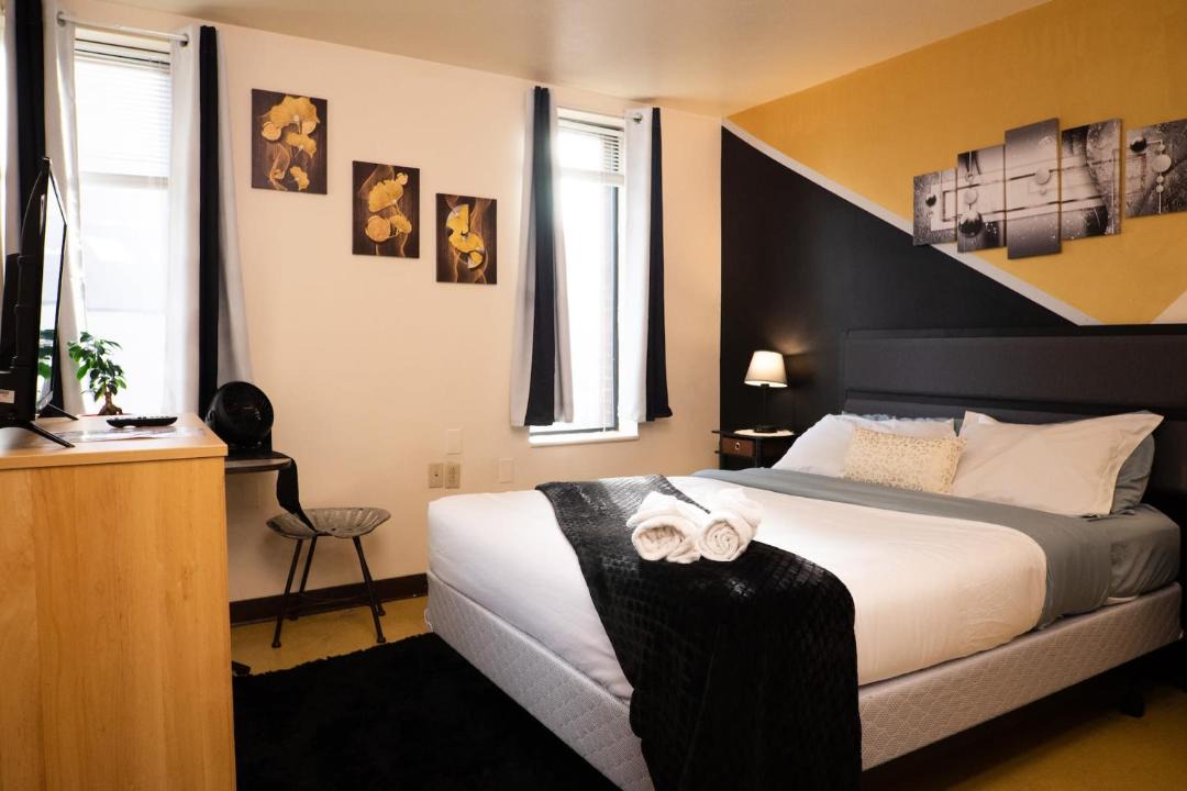 Photo of Bedroom in Downtown Pittsburgh