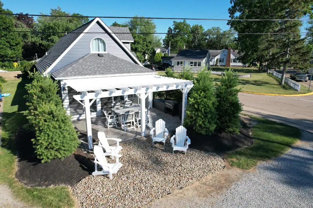 Photo of Others in Huron