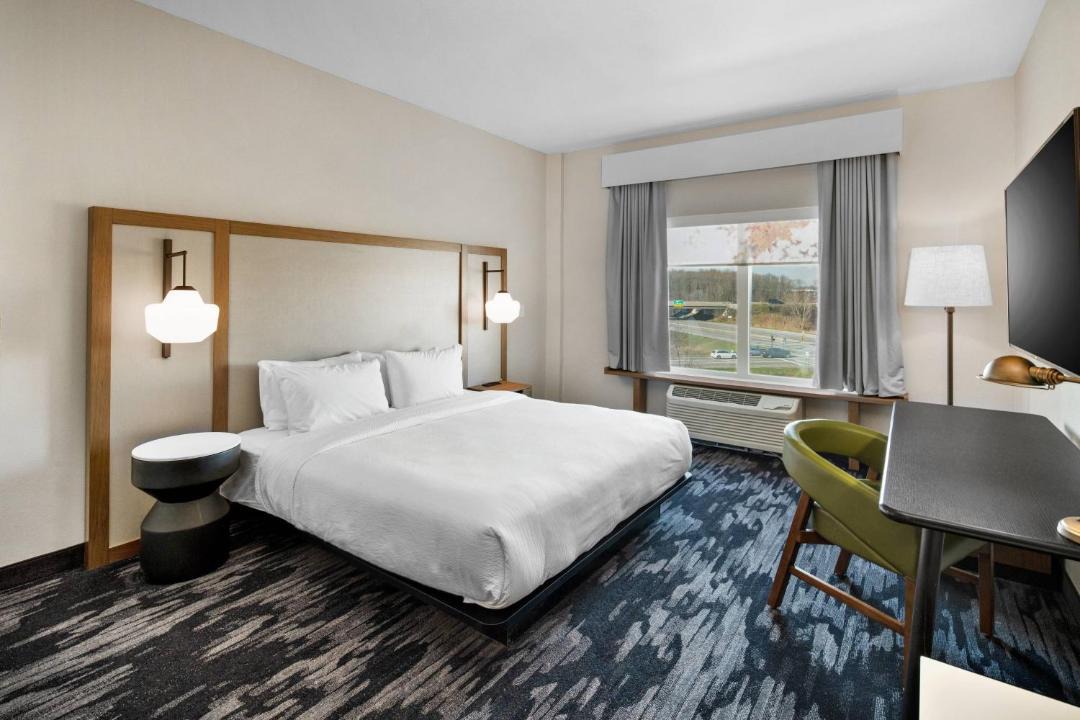 Photo of Bedroom in Summit Station