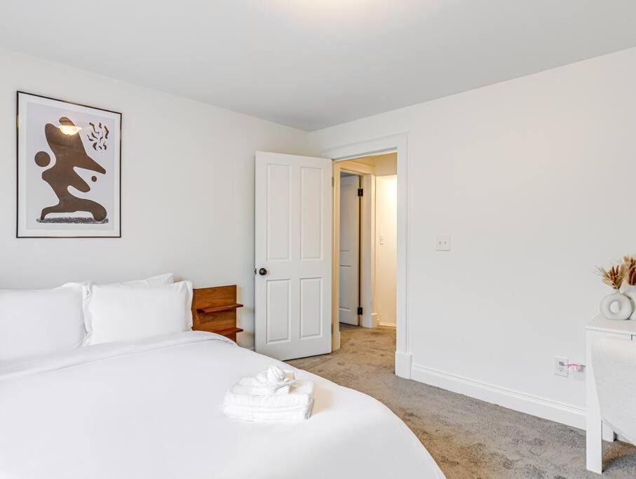 Photo of Bedroom in Detroit - Shoreway