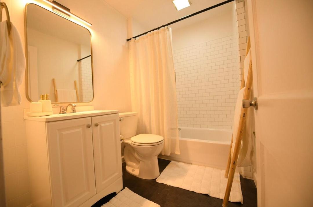 Photo of Bathroom in Detroit - Shoreway