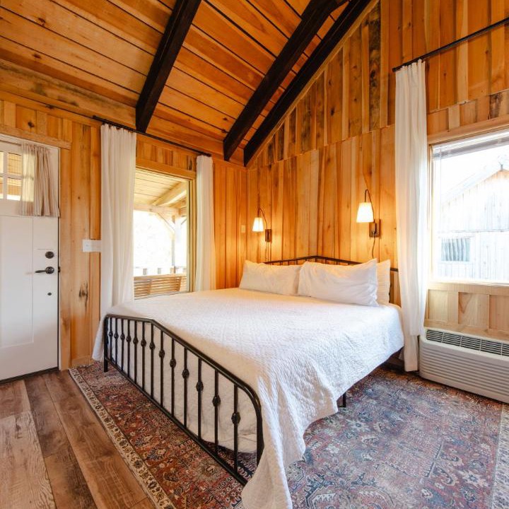 Photo of Bedroom in Smithville