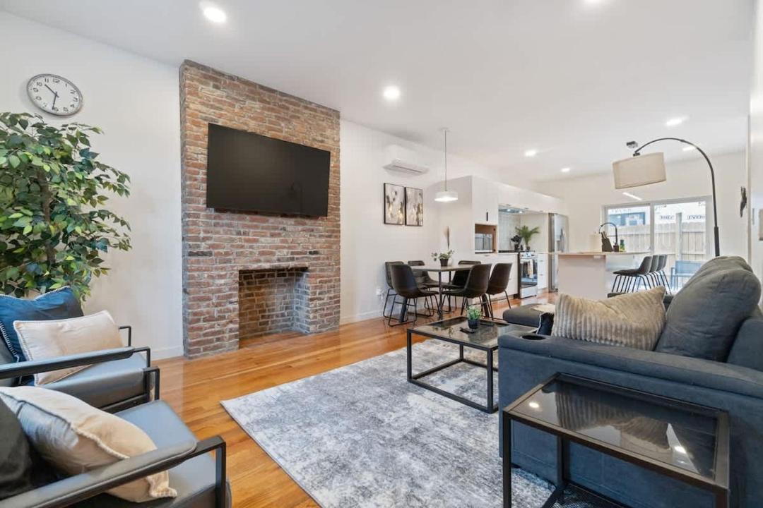 Photo of Livingroom in Central Northside