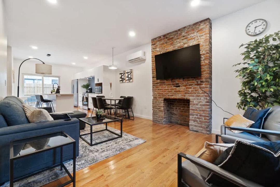 Photo of Livingroom in Central Northside