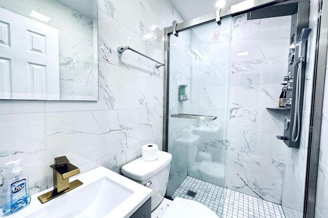 Photo of Bathroom in Graduate Hospital