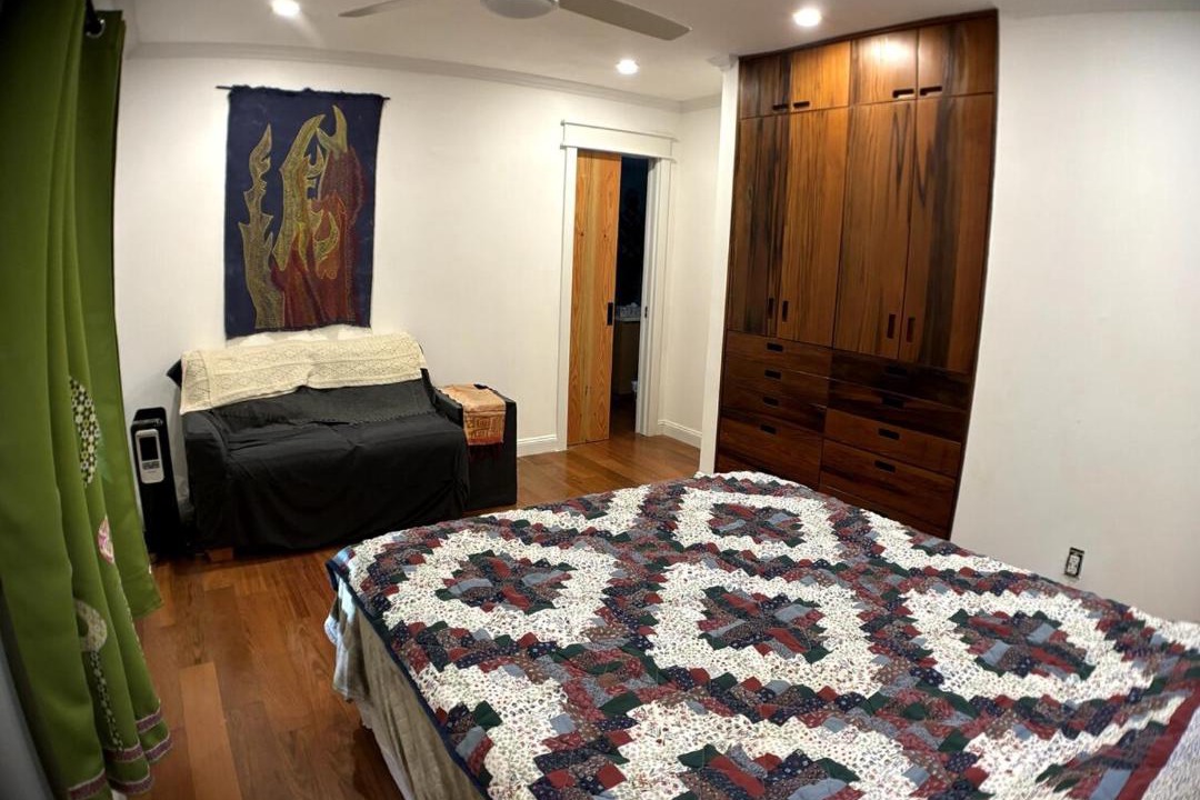 Photo of Bedroom in Roscoe