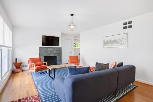 Photo of Livingroom in Forest Glen