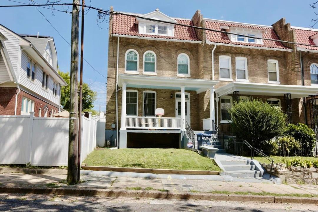 Photo of Others in 16th Street Heights