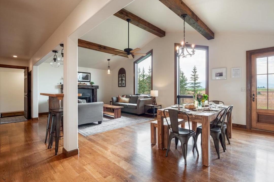 Photo of Livingroom in Leigh Creek Estates