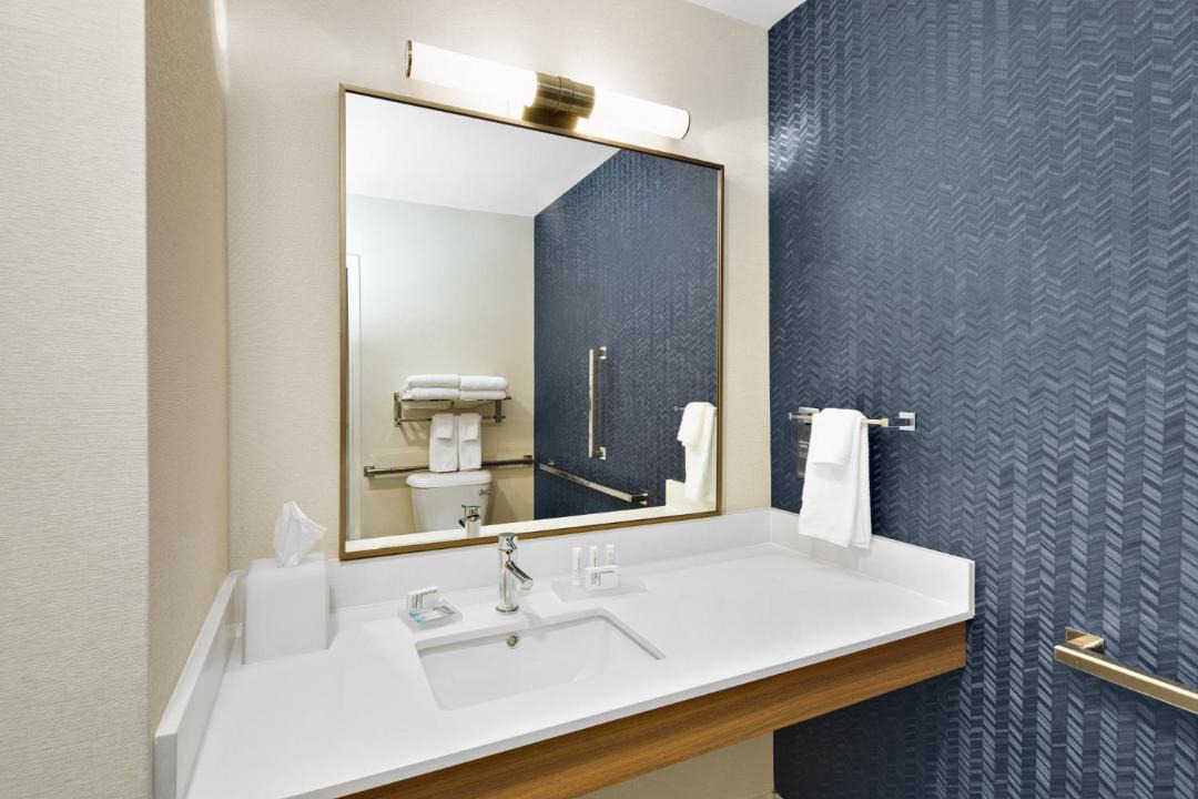 Photo of Bathroom in Summit Station