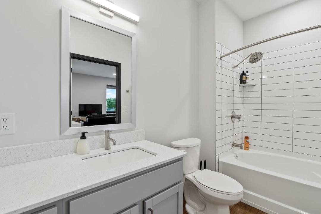 Photo of Bathroom in Lockerbie Square