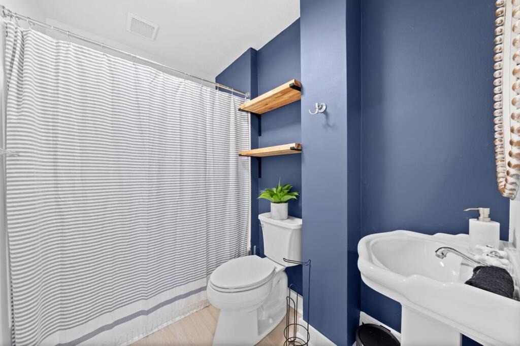 Photo of Bathroom in Detroit - Shoreway