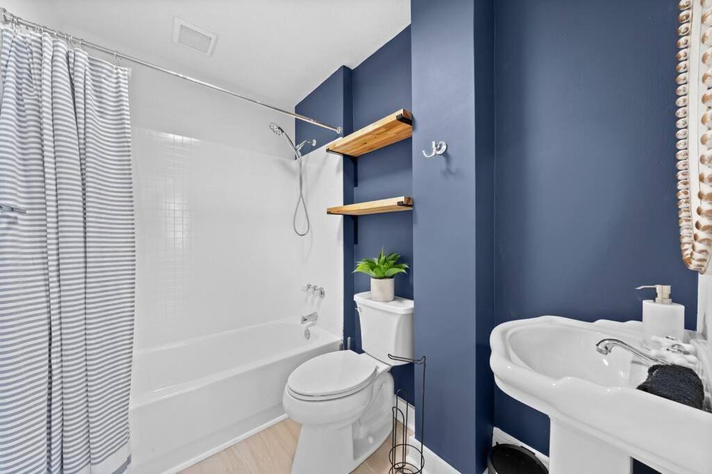 Photo of Bathroom in Detroit - Shoreway