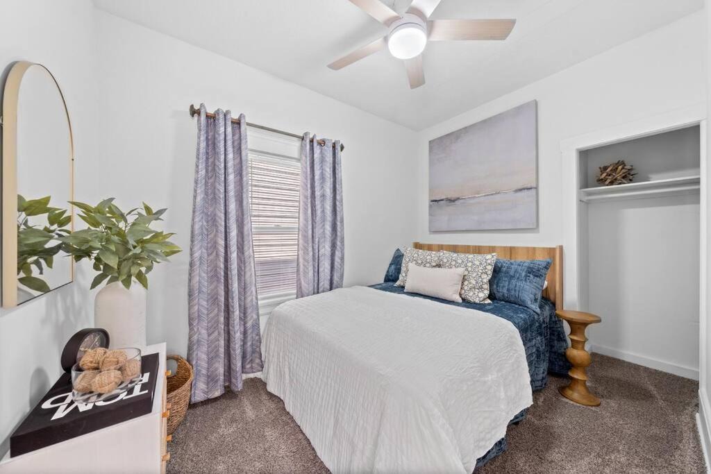 Photo of Bedroom in Detroit - Shoreway
