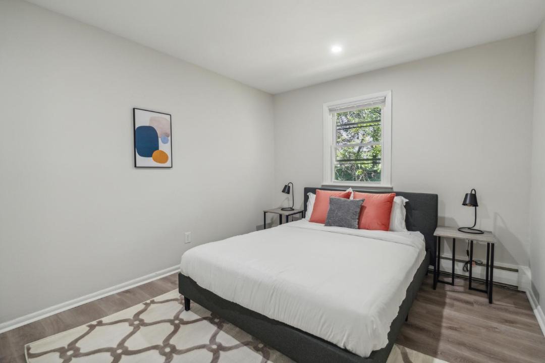 Photo of Bedroom in Newark