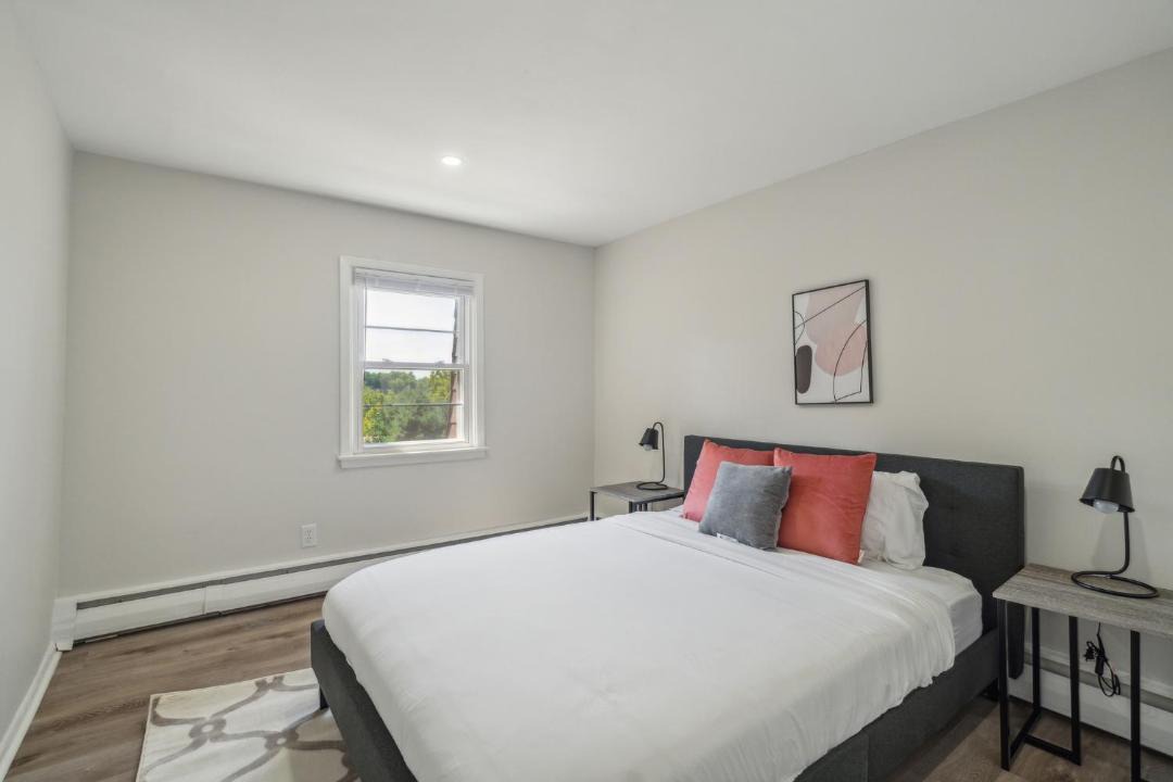 Photo of Bedroom in Newark