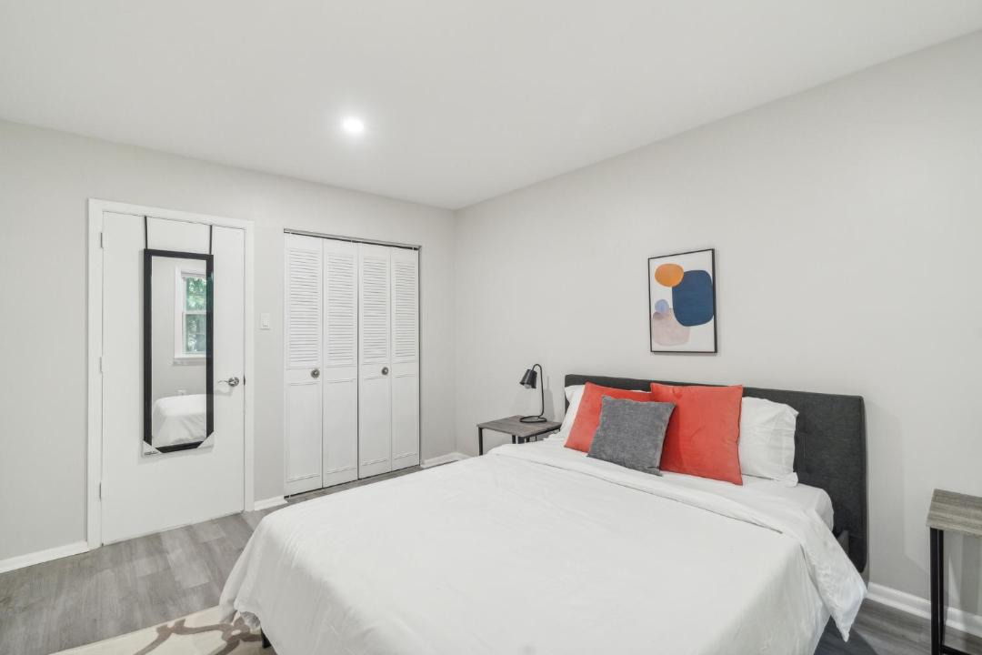 Photo of Bedroom in Newark