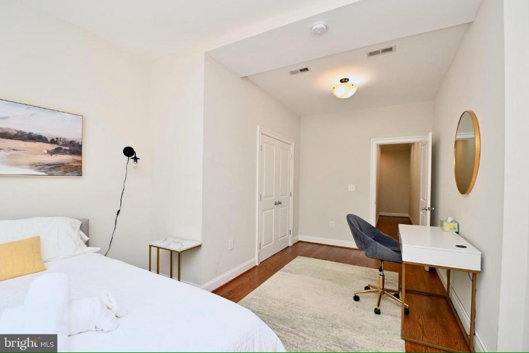 Photo of Bedroom in Mount Vernon Square