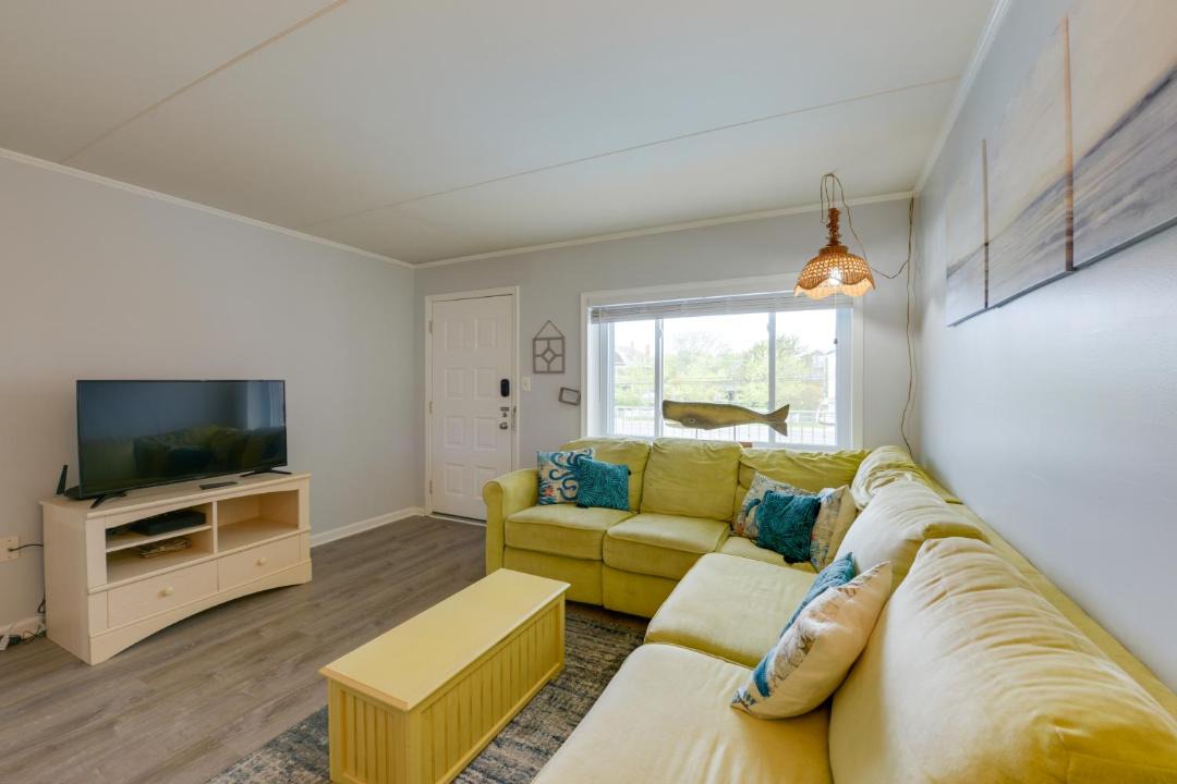 Photo of Livingroom in Admiral Estates