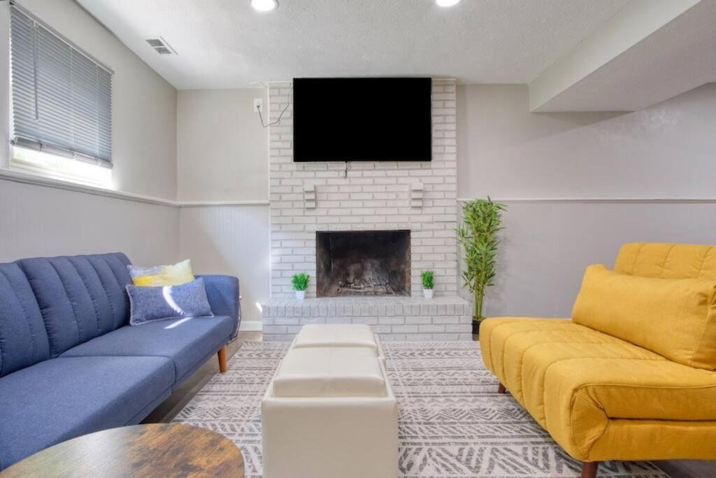 Photo of Livingroom in West Newton