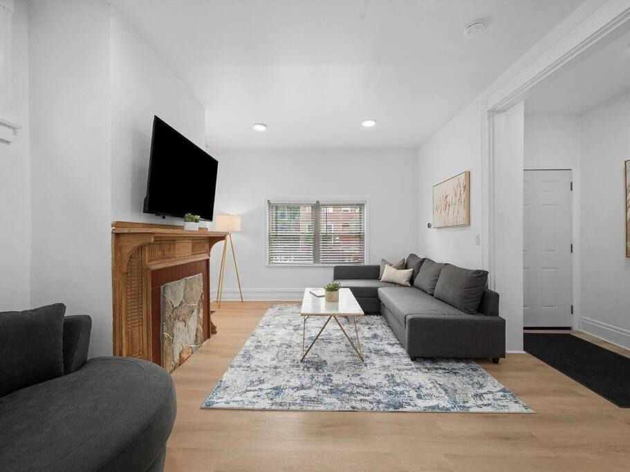 Photo of Livingroom in Shadyside