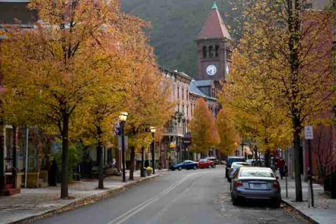 Photo of Buildings in Ashfield
