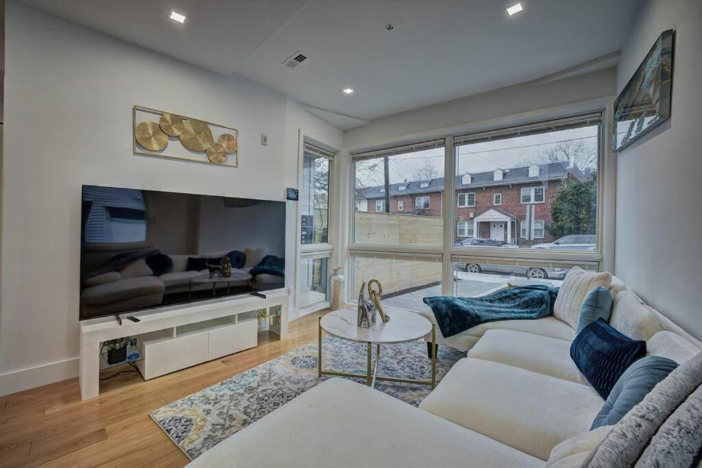 Photo of Livingroom in 16th Street Heights