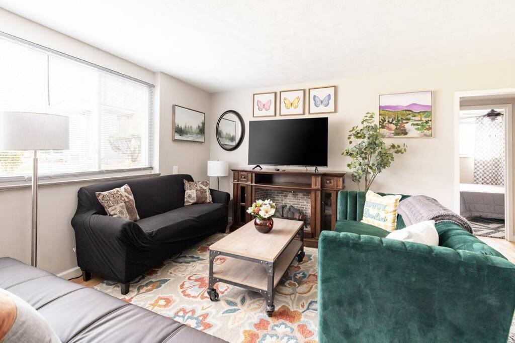Photo of Livingroom in Fairview Park