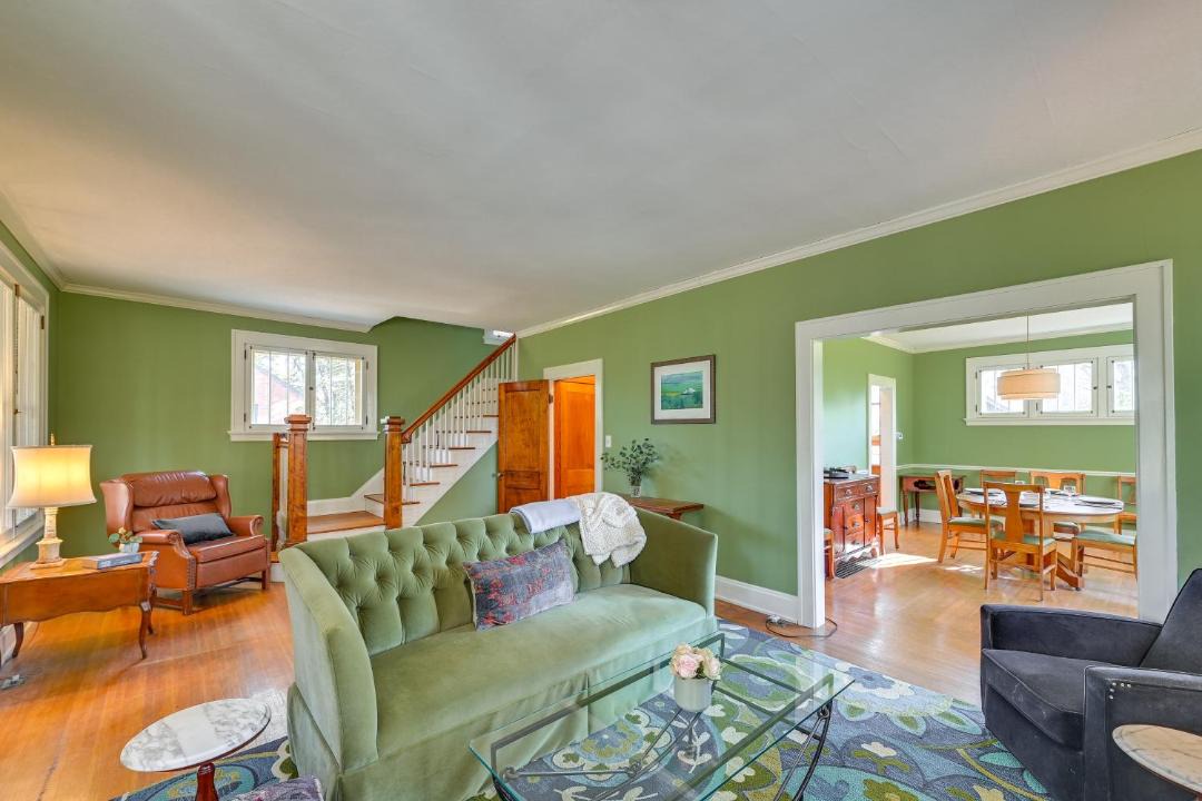 Photo of Livingroom in Roselawn Finance
