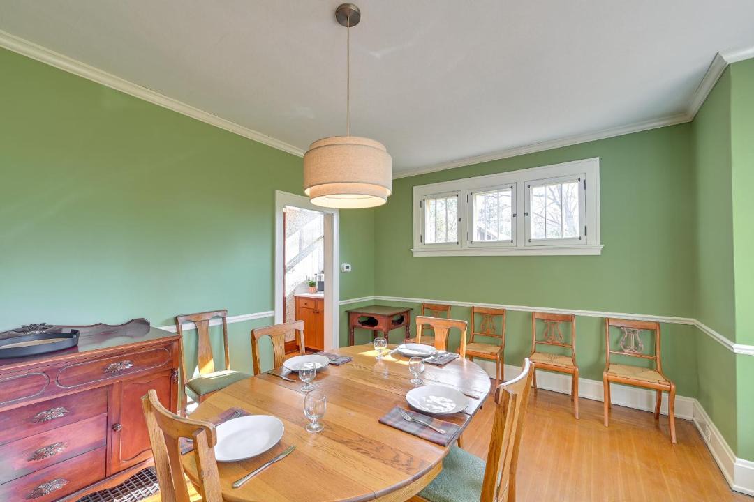 Photo of Livingroom in Roselawn Finance