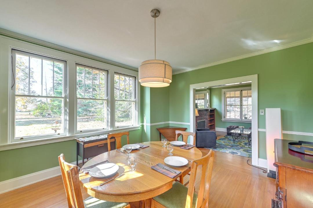 Photo of Livingroom in Roselawn Finance