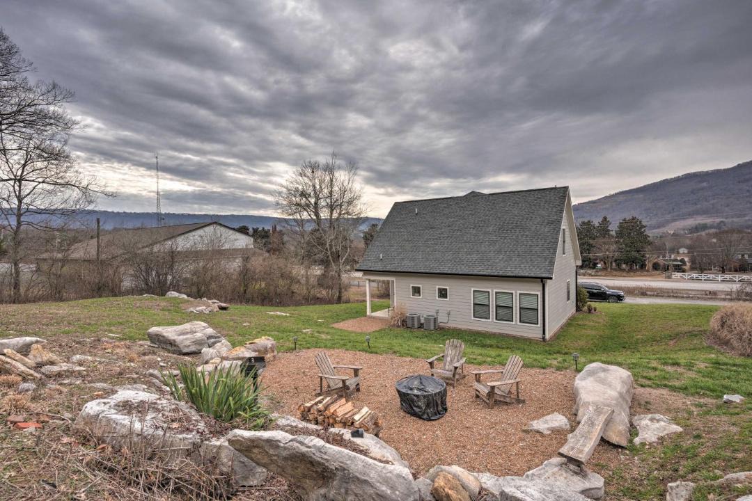 Photo of Buildings in Lookout Valley Neighborhood Association