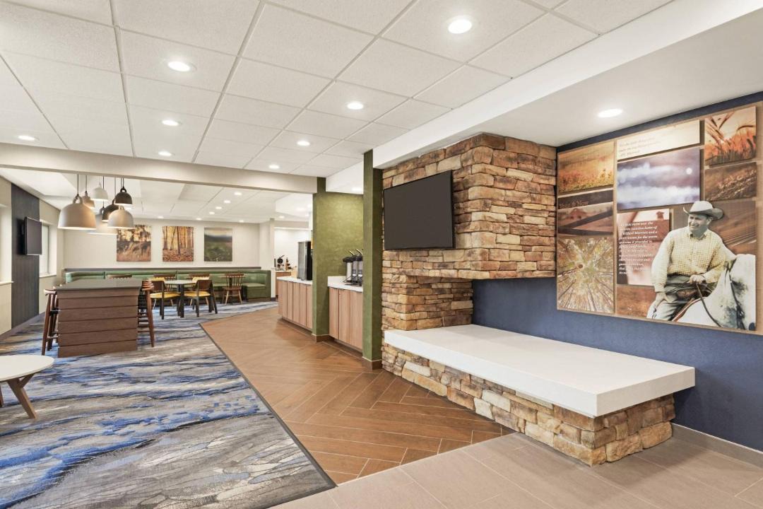 Photo of Livingroom in Warren