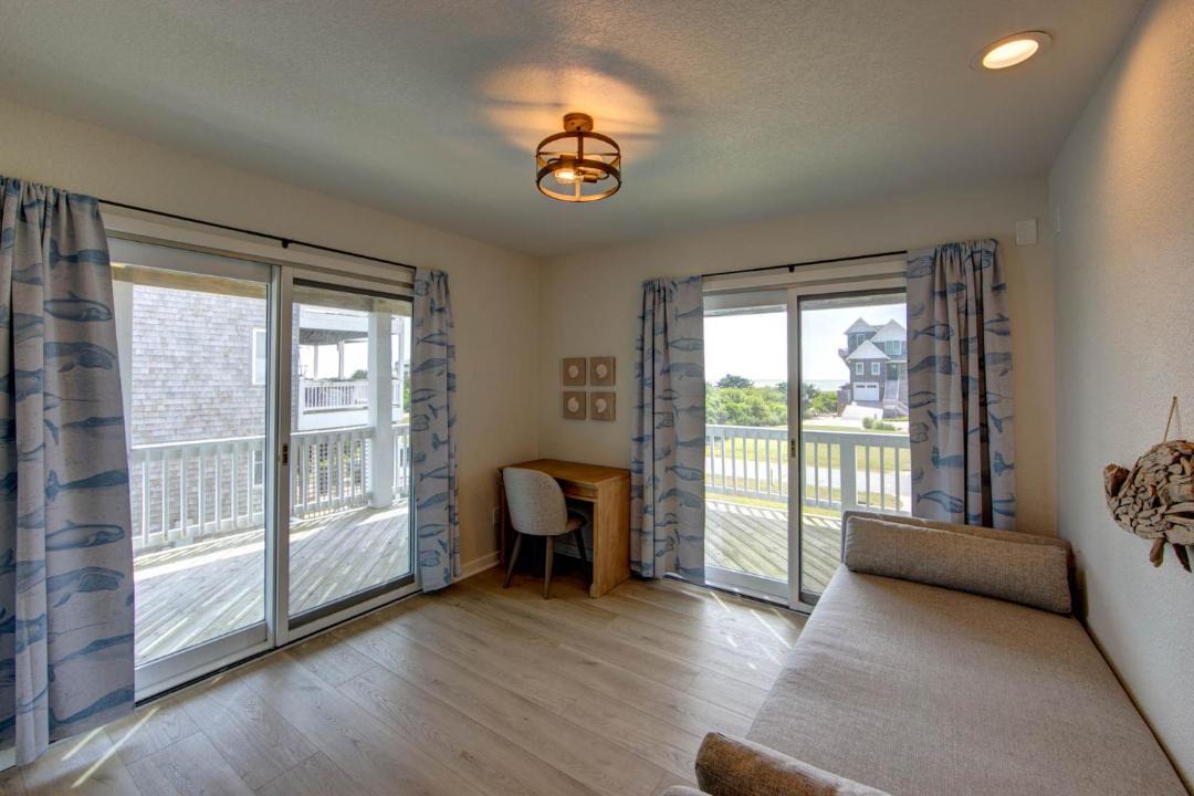 Photo of Livingroom in Wind Over Waves