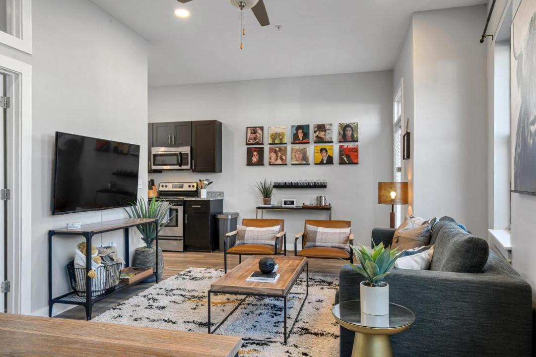 Photo of Livingroom in Hillsboro Village