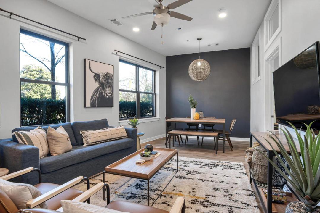Photo of Livingroom in Hillsboro Village