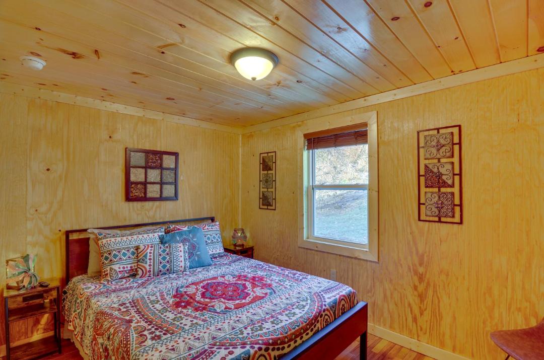 Photo of Bedroom in Beattyville